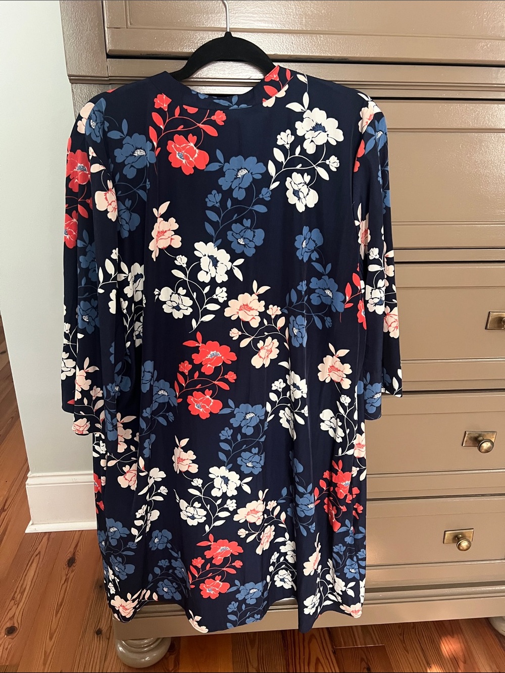 Chico's Navy Floral V-Neck Shift Dress with Red & Cream Blooms (Chicos Size 3) - Picture 4 of 4